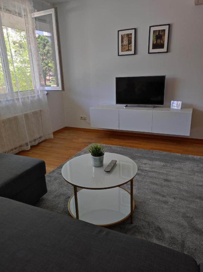 Apartments Dora Загреб Екстериор снимка