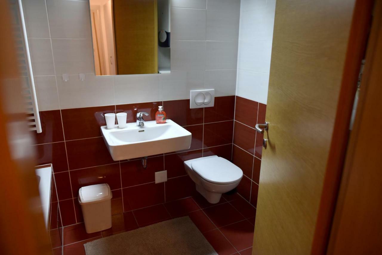 Apartments Dora Загреб Екстериор снимка